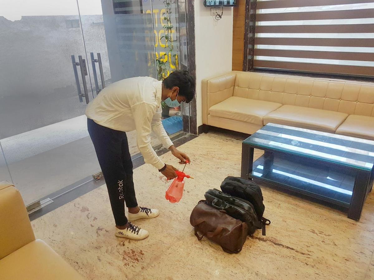 Hotel Aerocity Purple Orchid New Delhi Buitenkant foto