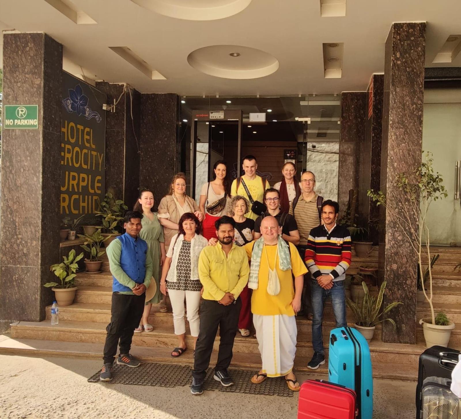 Hotel Aerocity Purple Orchid New Delhi Buitenkant foto
