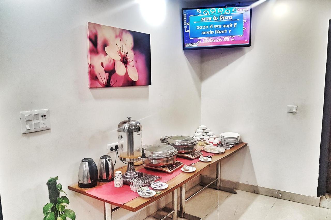 Hotel Aerocity Purple Orchid New Delhi Buitenkant foto