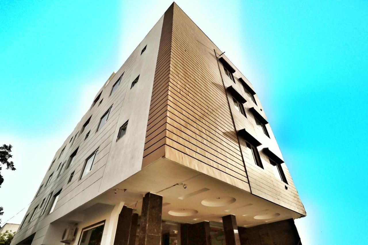 Hotel Aerocity Purple Orchid New Delhi Buitenkant foto