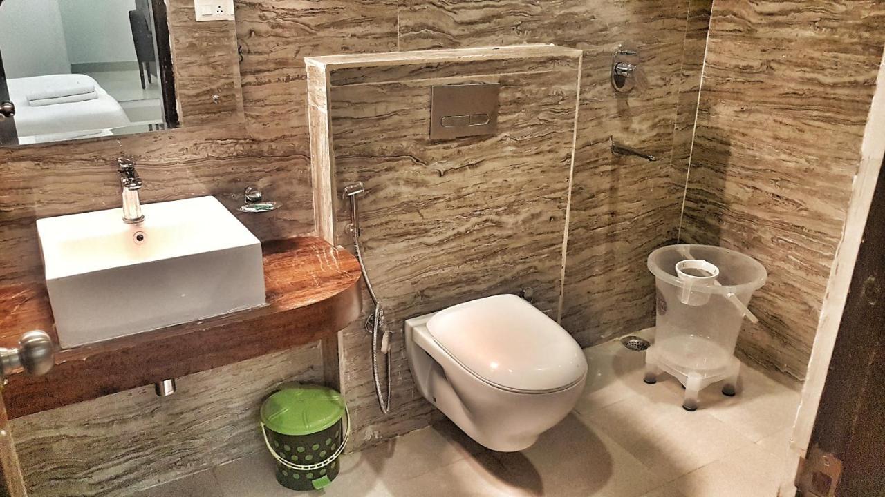 Hotel Aerocity Purple Orchid New Delhi Buitenkant foto