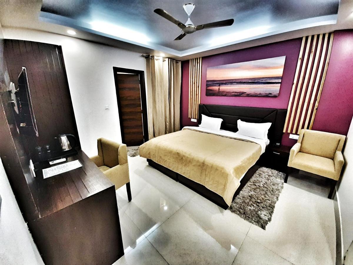 Hotel Aerocity Purple Orchid New Delhi Buitenkant foto