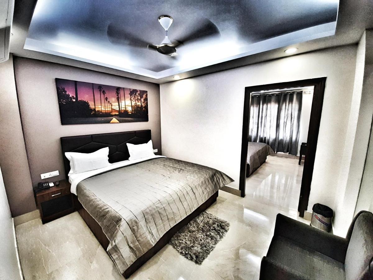 Hotel Aerocity Purple Orchid New Delhi Buitenkant foto